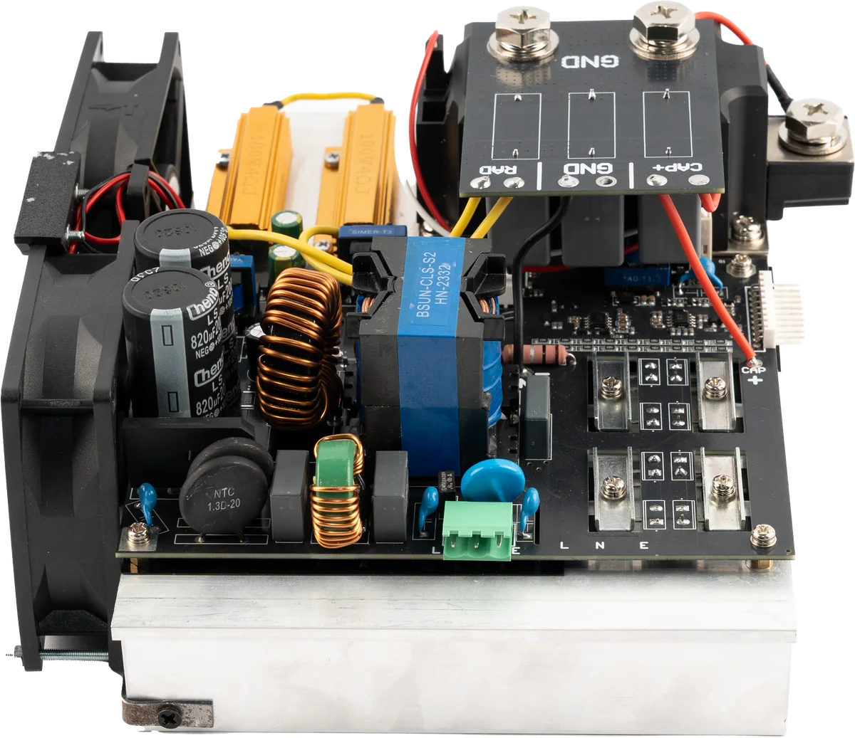 EMS POWER — Açık çerçeve kart. Güç katı soğutucu blok üzerinde, iki kanalın çıkış terminalleri sağ tarafta.